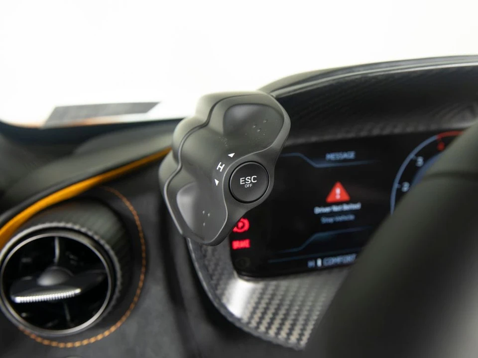 2027 McLaren 750S - Image 19 of 31