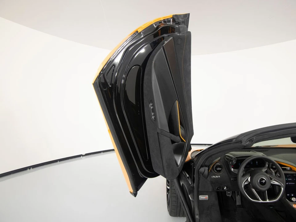 2027 McLaren 750S - Image 11 of 31