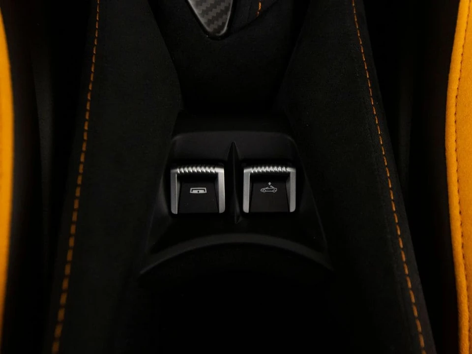 2027 McLaren 750S - Image 23 of 31