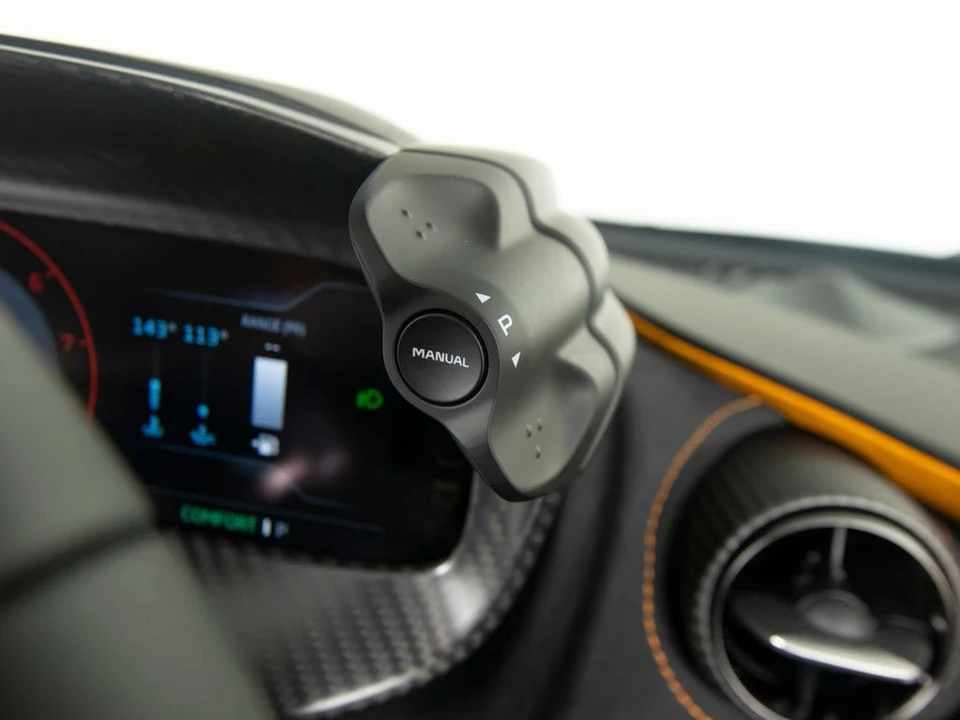 2027 McLaren 750S - Image 18 of 31
