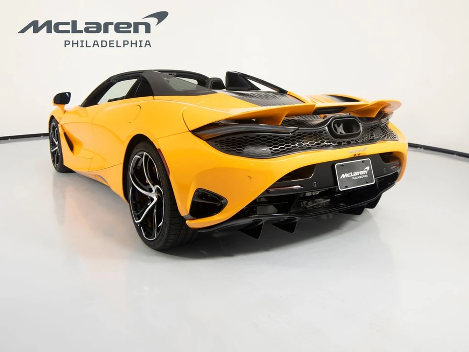 2027 McLaren 750S - Image 2 of 31