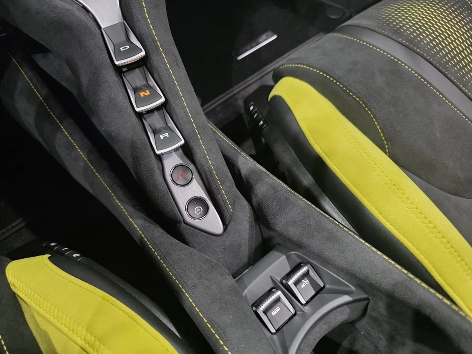 2027 McLaren 750S Spider - Image 16 of 25