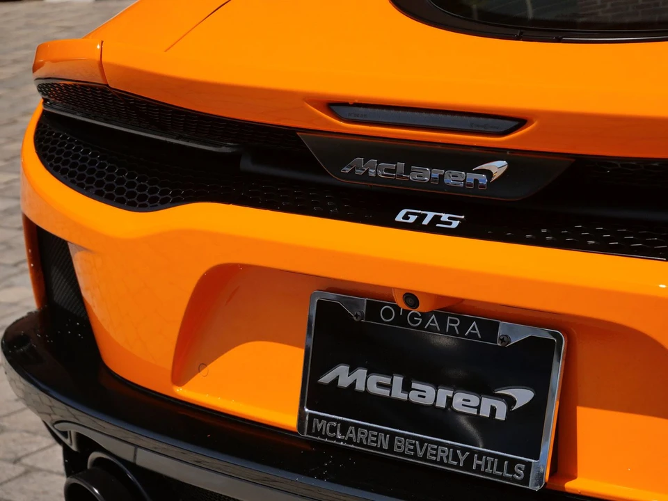 2027 McLaren GT - Image 13 of 26
