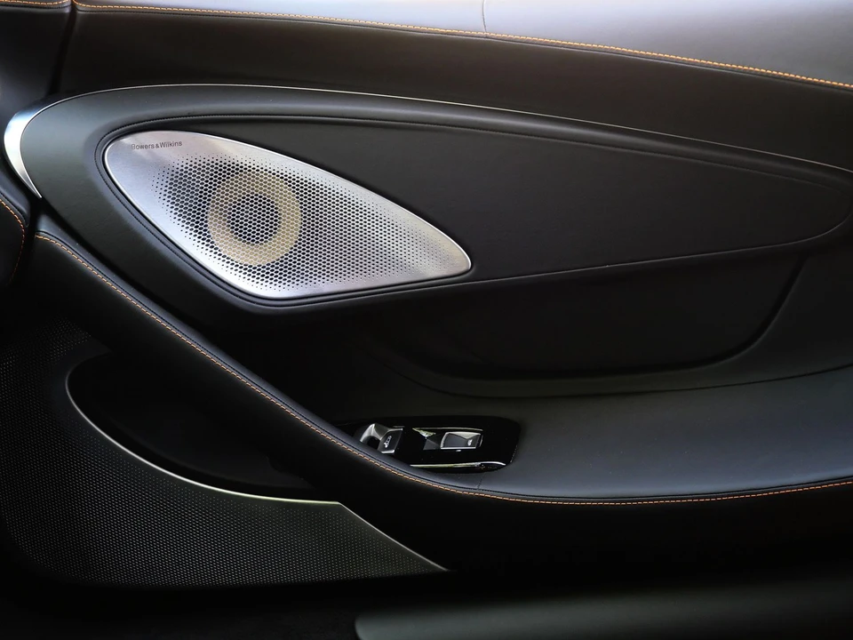 2027 McLaren GT - Image 18 of 26