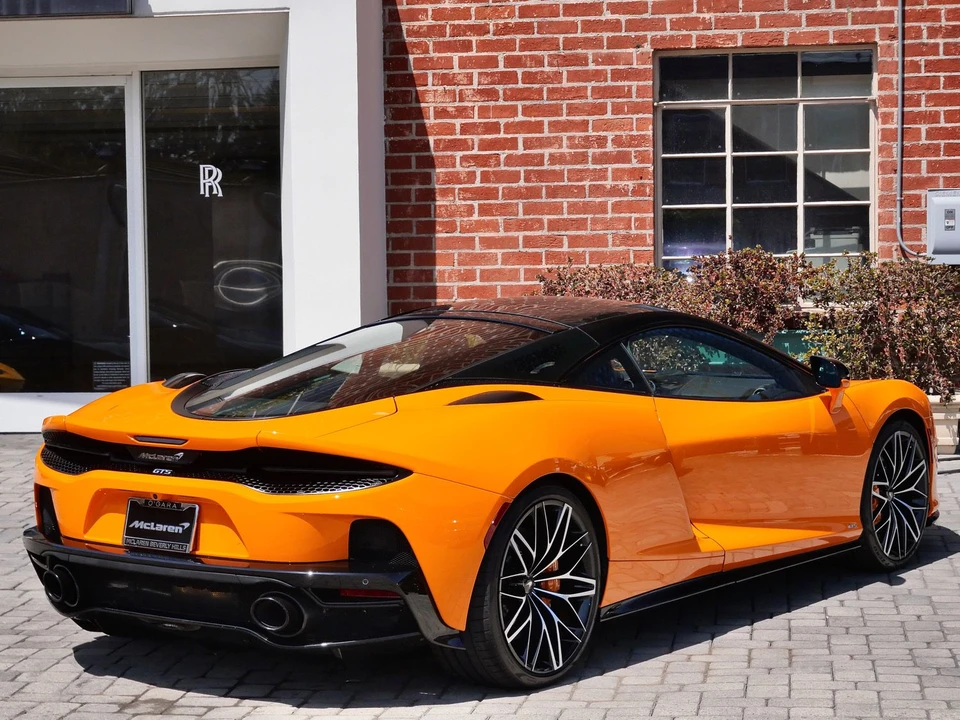 2027 McLaren GT - Image 4 of 26