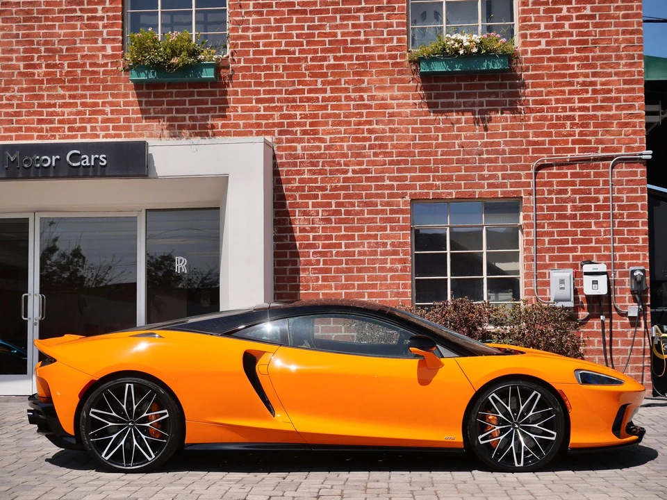 2027 McLaren GT - Image 3 of 26