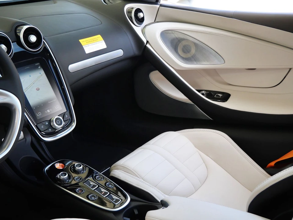 2027 McLaren GT - Image 17 of 24