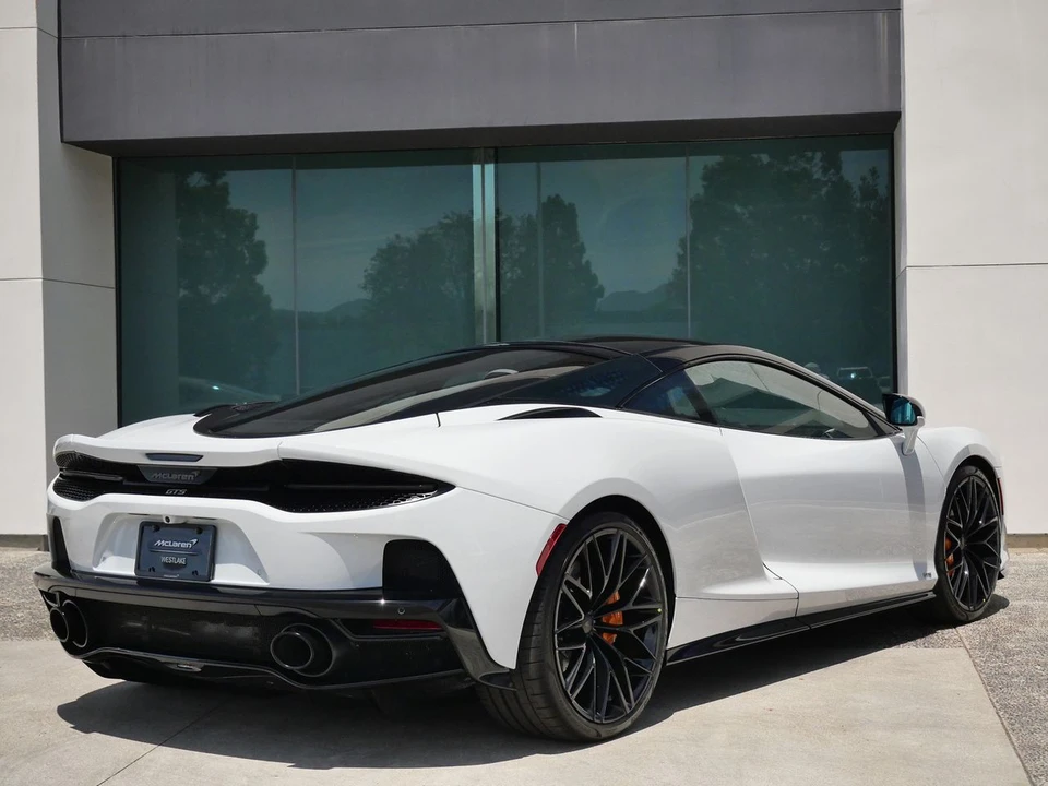 2027 McLaren GT - Image 4 of 24