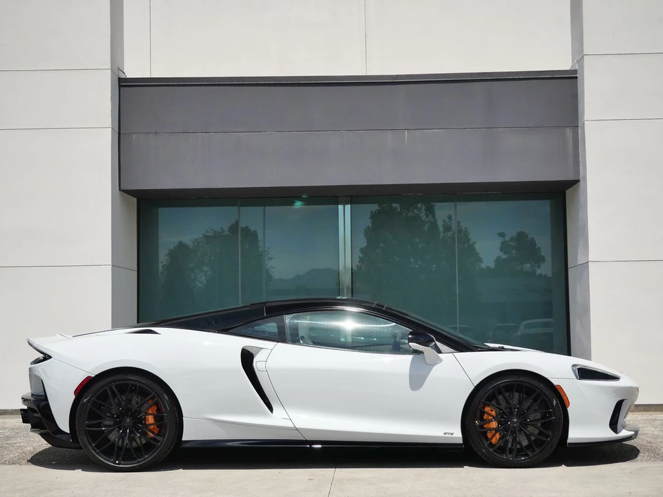 2027 McLaren GT - Image 3 of 24