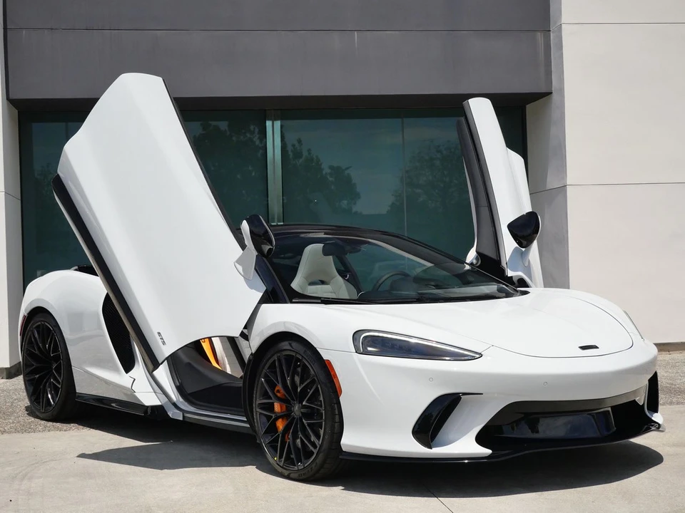 2027 McLaren GT - Image 16 of 24