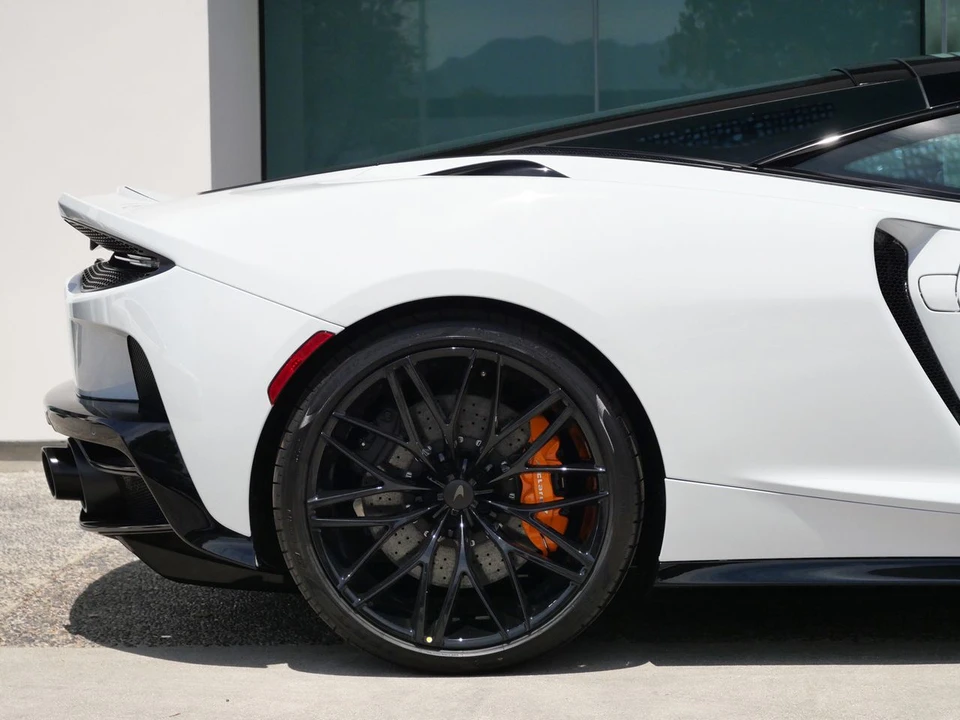 2027 McLaren GT - Image 15 of 24