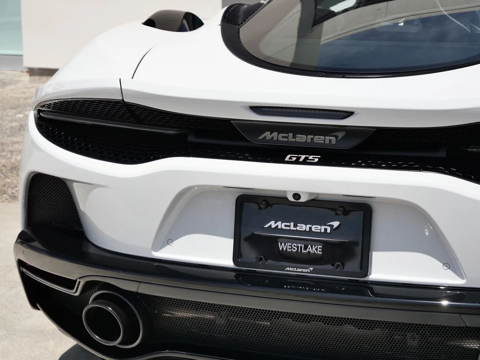 2027 McLaren GT - Image 13 of 24
