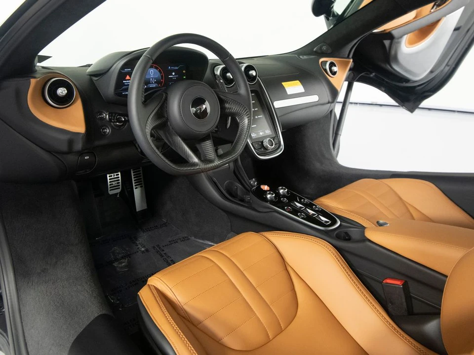 2027 McLaren GT - Image 14 of 31