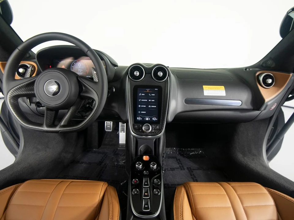 2027 McLaren GT - Image 29 of 31