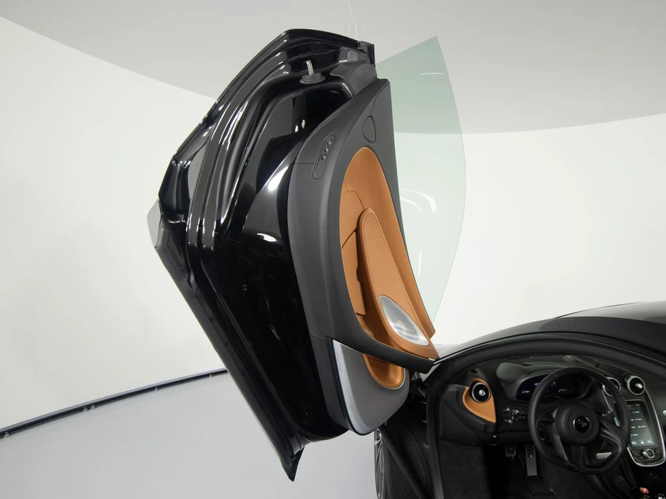 2027 McLaren GT - Image 9 of 31