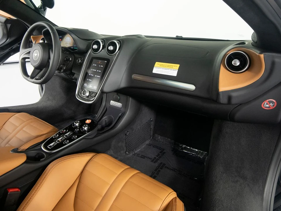2027 McLaren GT - Image 28 of 31