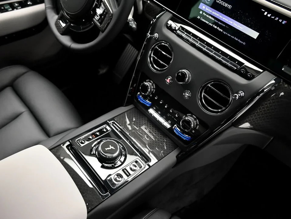 2027 Rolls-Royce Cullinan Black Badge - Image 28 of 31