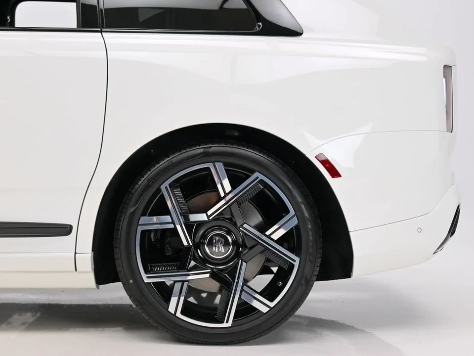 2027 Rolls-Royce Cullinan Black Badge - Image 6 of 31