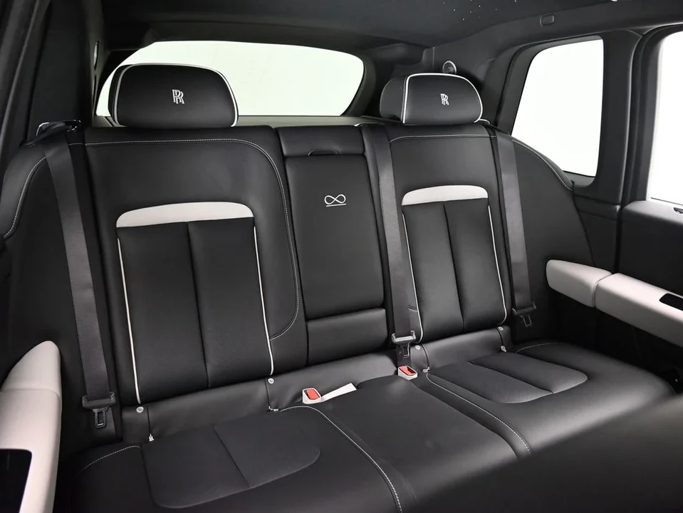 2027 Rolls-Royce Cullinan Black Badge - Image 16 of 31