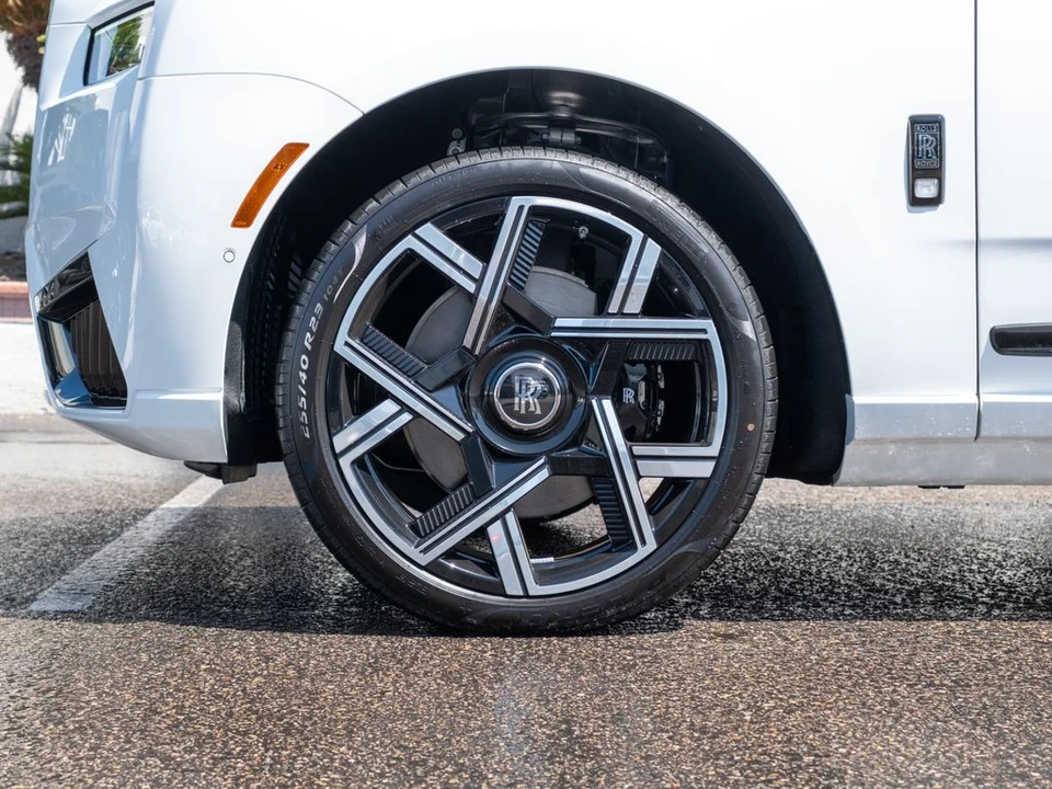 2027 Rolls-Royce Cullinan Black Badge - Image 11 of 31