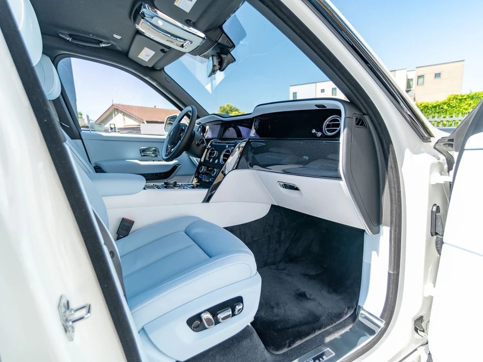 2027 Rolls-Royce Cullinan Black Badge - Image 30 of 31