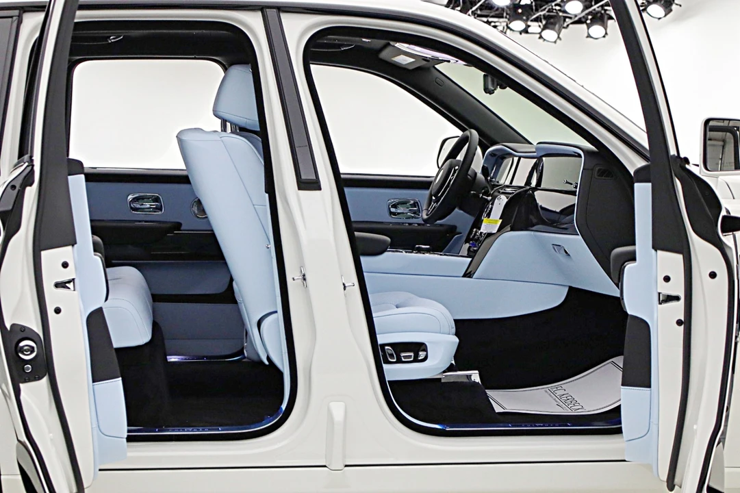 2027 Rolls-Royce Cullinan Black Badge - Image 14 of 31