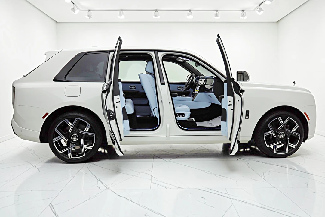 2027 Rolls-Royce Cullinan Black Badge - Image 15 of 31