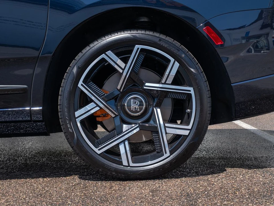 2027 Rolls-Royce Cullinan Black Badge - Image 12 of 31
