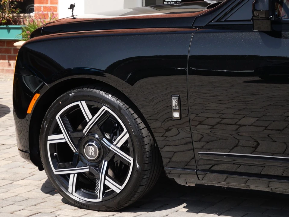 2027 Rolls-Royce Cullinan Black Badge - Image 21 of 31