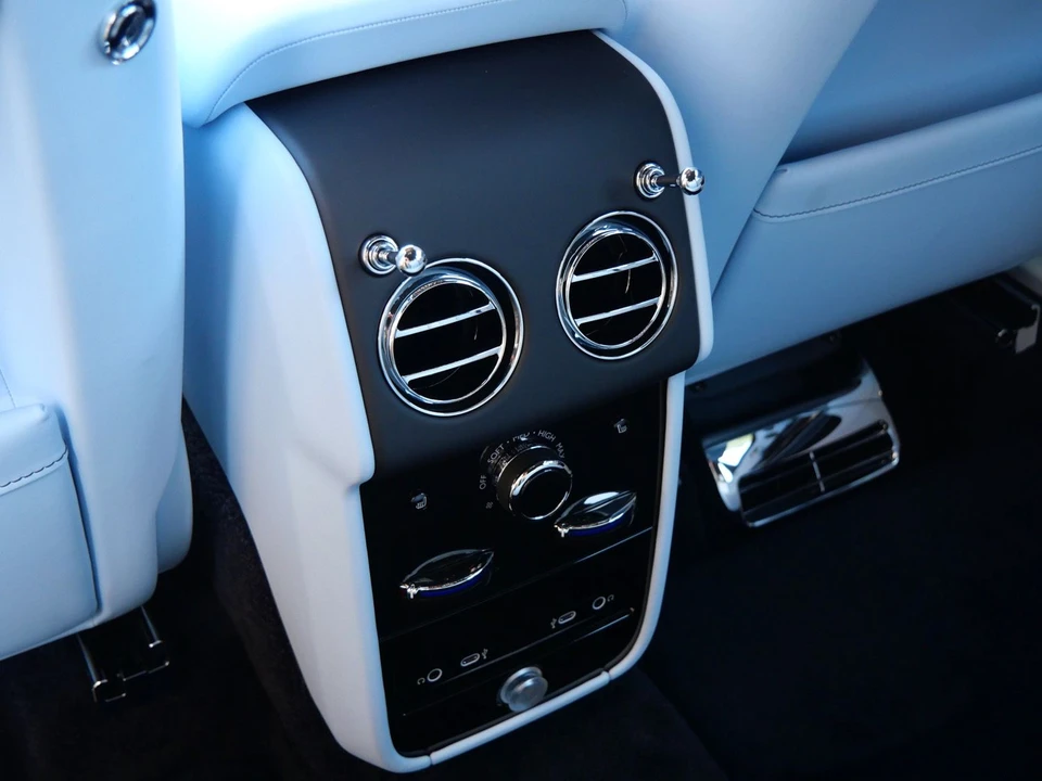 2027 Rolls-Royce Cullinan Black Badge - Image 28 of 31