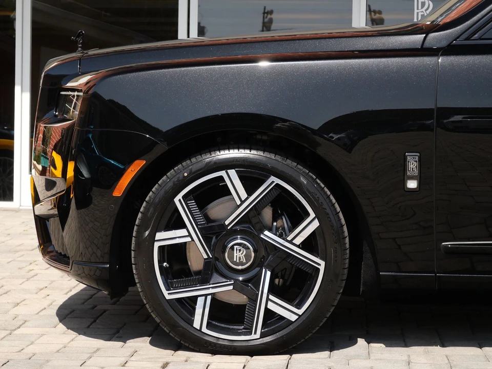 2027 Rolls-Royce Cullinan Black Badge - Image 12 of 31