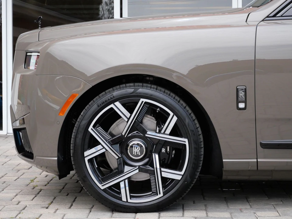 2027 Rolls-Royce Cullinan Black Badge - Image 12 of 31