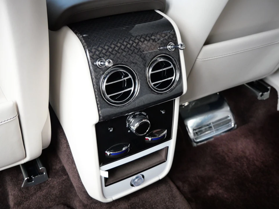 2027 Rolls-Royce Cullinan Black Badge - Image 28 of 31