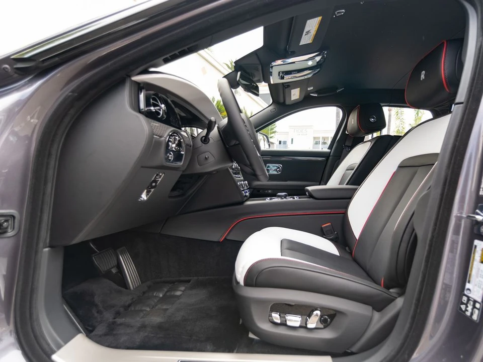 2027 Rolls-Royce Ghost Black Badge 2nd Gen - Image 25 of 31