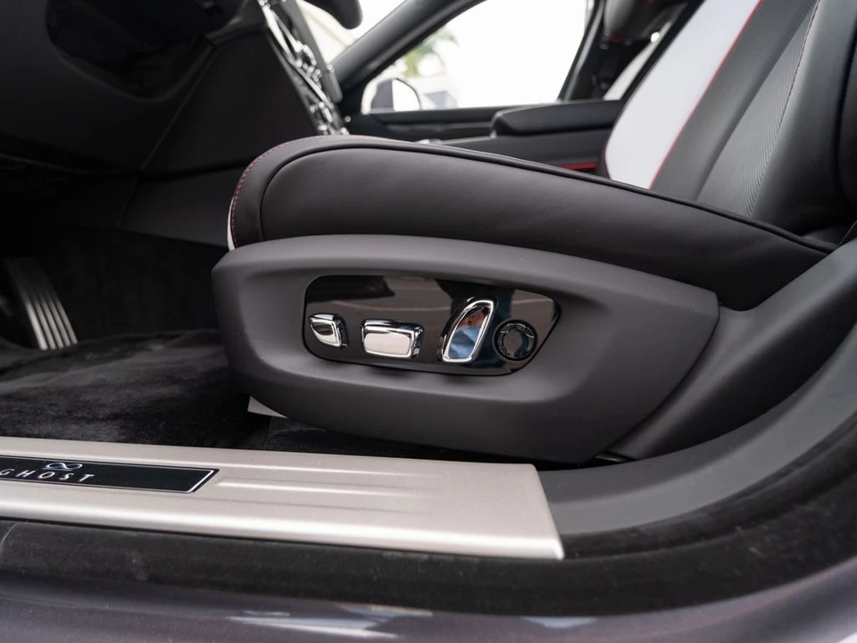 2027 Rolls-Royce Ghost Black Badge 2nd Gen - Image 27 of 31