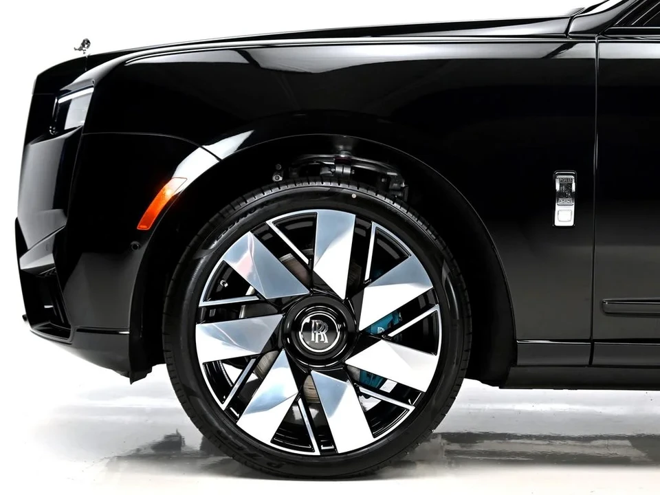 2027 Rolls-Royce Cullinan - Image 5 of 31