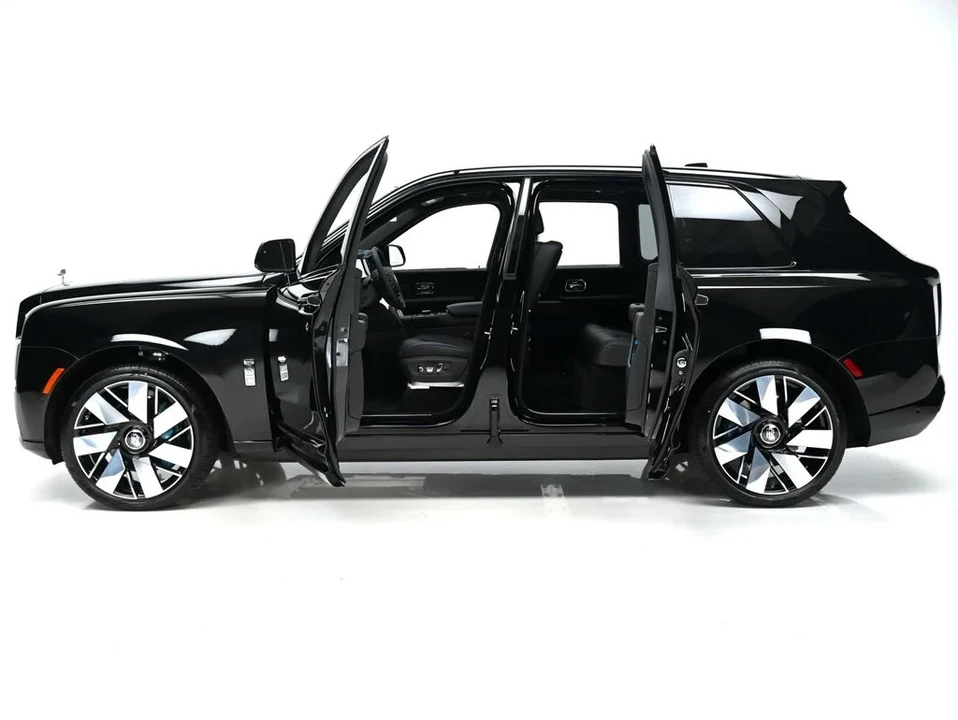 2027 Rolls-Royce Cullinan - Image 3 of 31