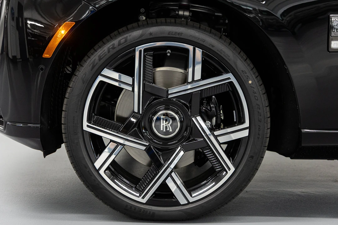 2027 Rolls-Royce Cullinan Black Badge - Image 19 of 31