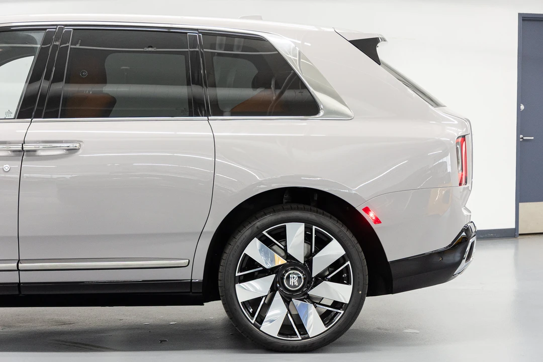 2027 Rolls-Royce Cullinan - Image 17 of 31