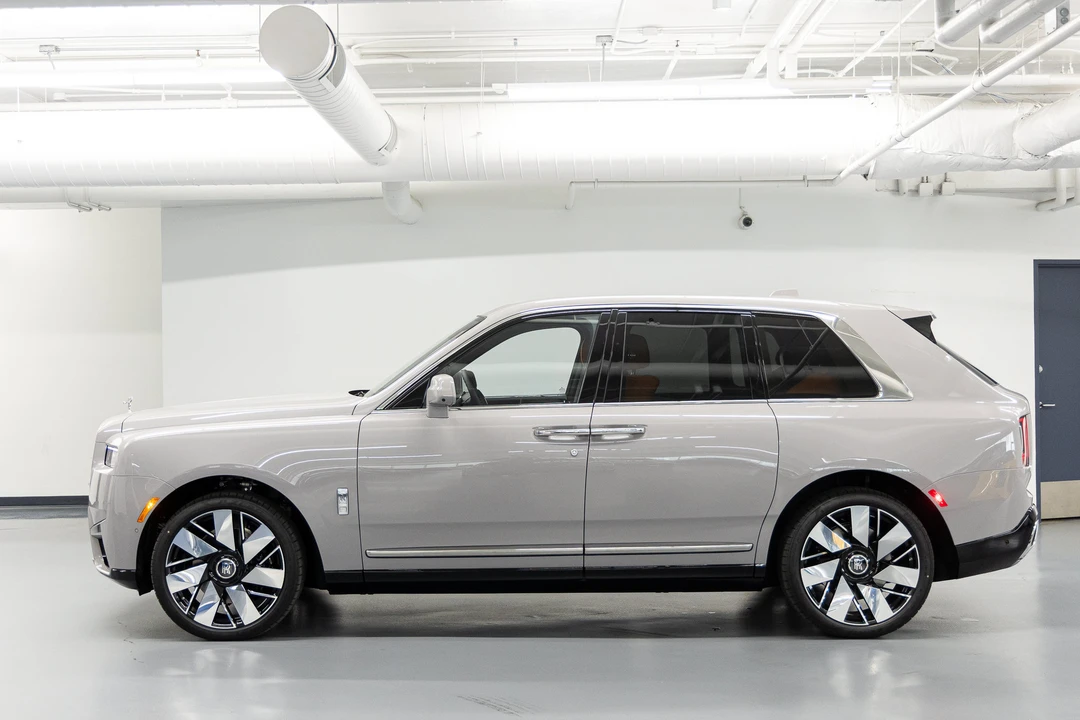 2027 Rolls-Royce Cullinan - Image 3 of 31