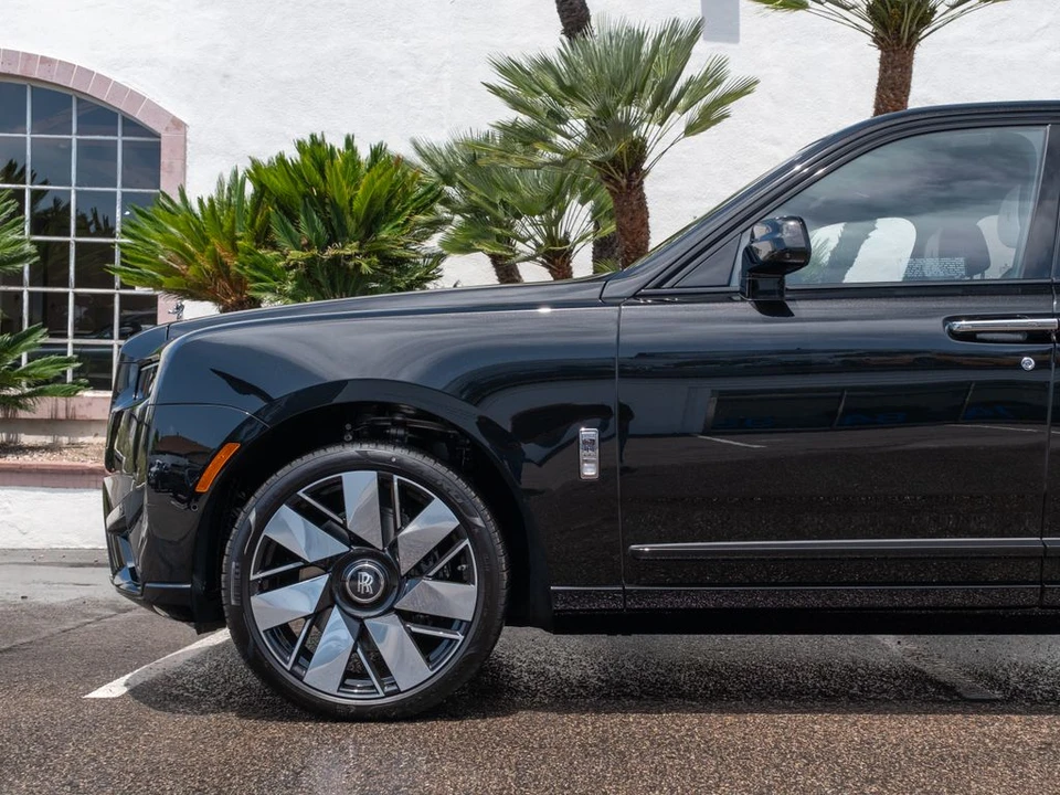 2027 Rolls-Royce Cullinan - Image 13 of 31