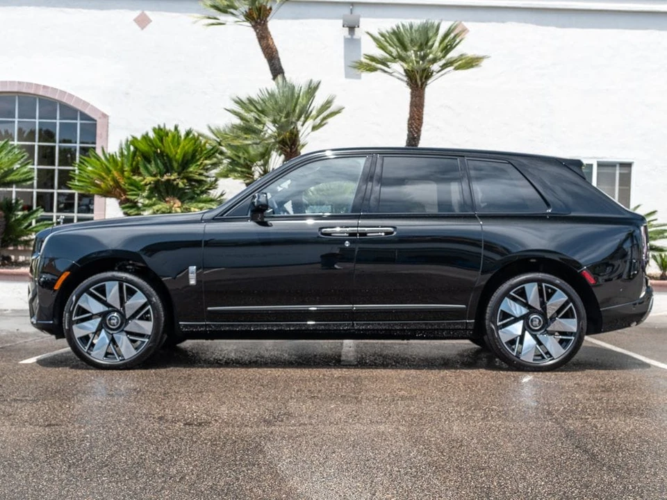 2027 Rolls-Royce Cullinan - Image 3 of 31
