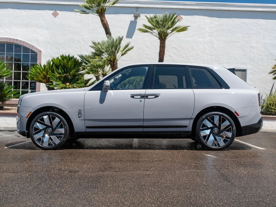 2027 Rolls-Royce Cullinan - Image 3 of 31