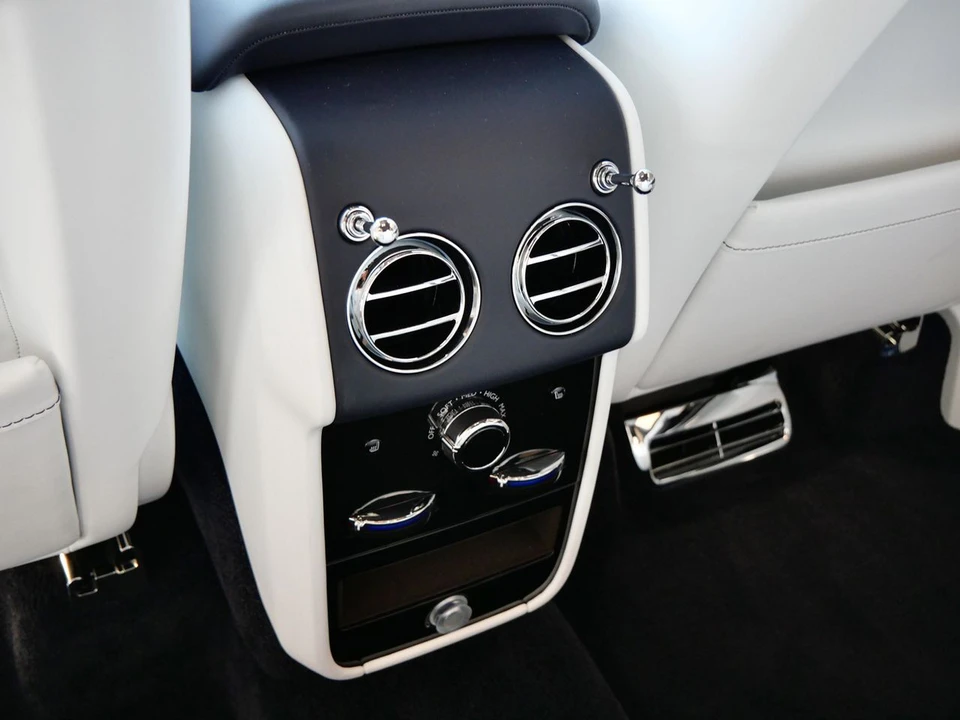 2027 Rolls-Royce Cullinan - Image 29 of 31