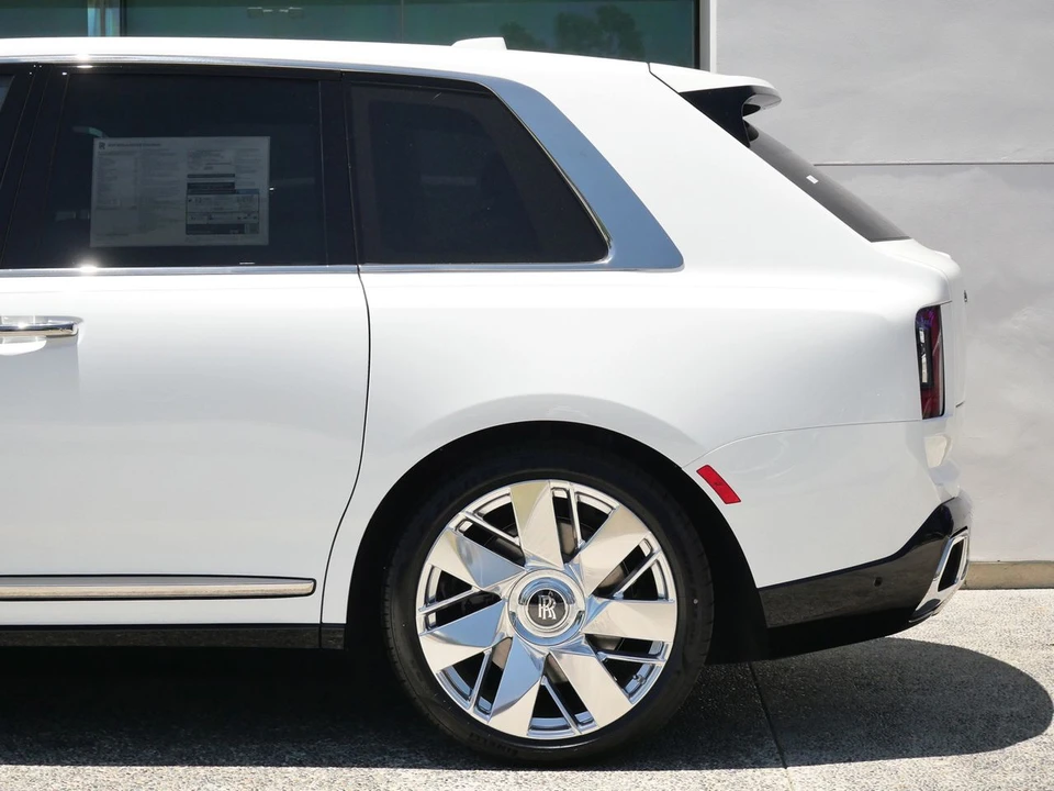 2027 Rolls-Royce Cullinan - Image 24 of 31
