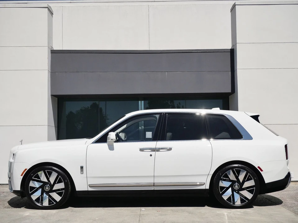 2027 Rolls-Royce Cullinan - Image 3 of 31