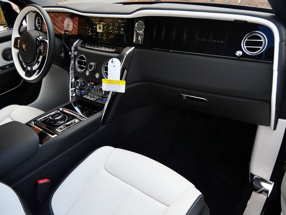 2027 Rolls-Royce Cullinan - Image 18 of 31