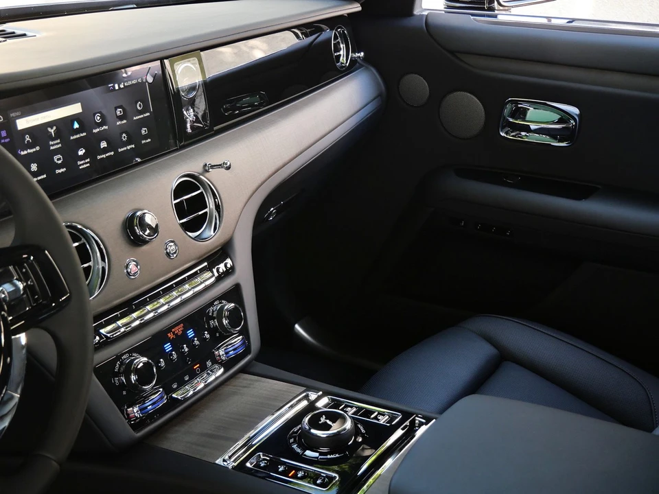 2027 Rolls-Royce Ghost 2nd Gen - Image 25 of 31