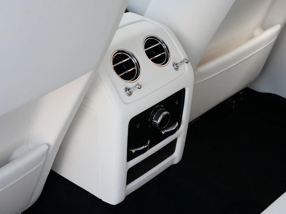 2027 Rolls-Royce Ghost 2nd Gen - Image 24 of 31
