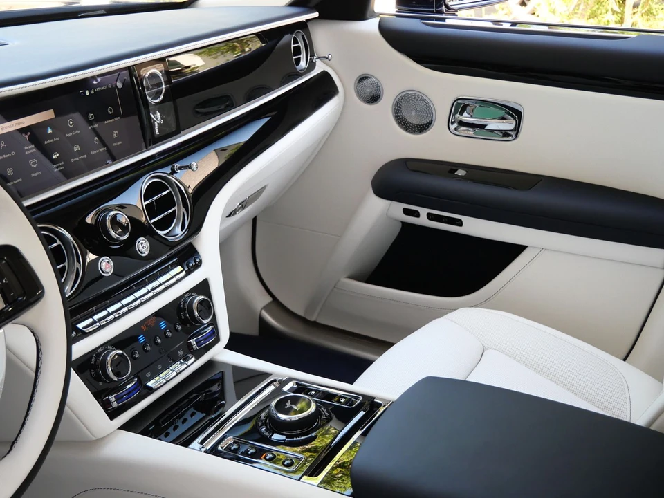 2027 Rolls-Royce Ghost 2nd Gen - Image 25 of 31